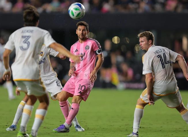 Лео Месси - три шага до мечты. Но на пути теперь шлагбаум из Нидерландов