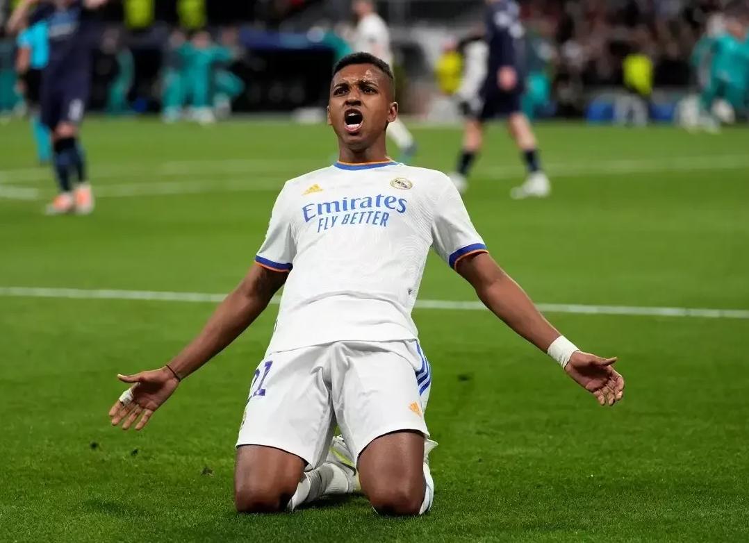 Трансфер Сафонова, переговоры Малкома и продажа «Спартака»: трансферные новости российского футбола