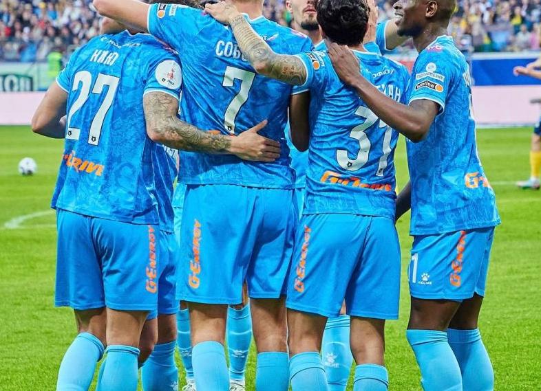 А Черчесов-то оказался дальновидным! Чемпионство в Венгрии почти в кармане, идет за Кубком...